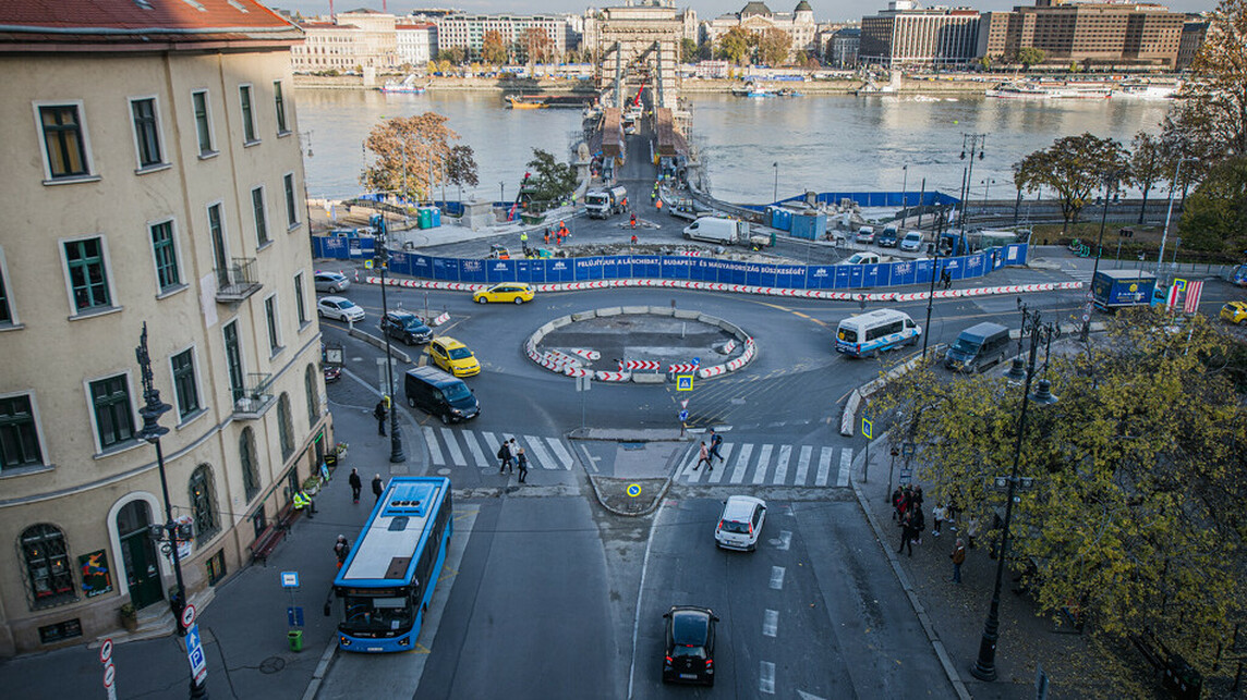 Clark Ádám tér a mostani felújítás előtt. (Fotó: BKK)
