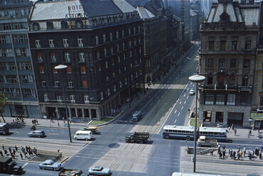 Astoria kereszteződés a Kossuth Lajos utca felé nézve, 1966. Forrás: Fortepan / Főmterv
