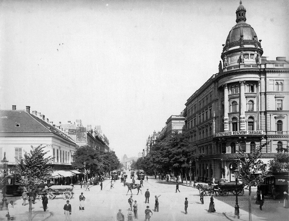 Rákóczi (Kerepesi) út a mai Astoria kereszteződés felől nézve, 1903. Forrás: Fortepan / Saly Noémi
