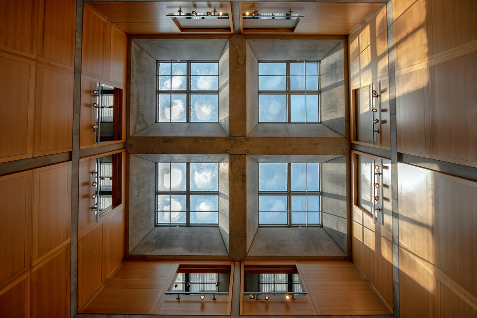 Louis Kahn: Yale Center for British Art, New Haven, Connecticut. A múzeum terei természetes megvilágítást kaptak. Forrás: James Robertson/Flickr
