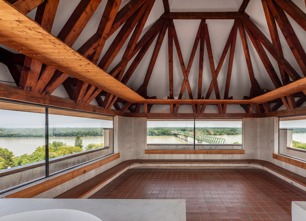 Kő, fa, üveg és beton harmóniája: a dunaföldvári vár