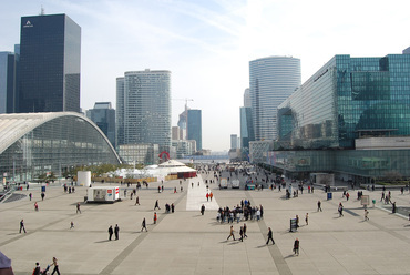 A La Défense nagytengelye délkelet felé nézve. Fotó: Benkő Melinda
