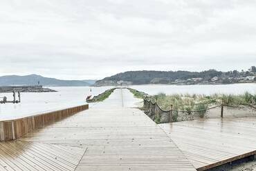 Vízpartfejlesztés. Porto do Son, Spanyolország.  CREUSeCARRASCO, RVR Arquitectos. © rvr arquitectes
