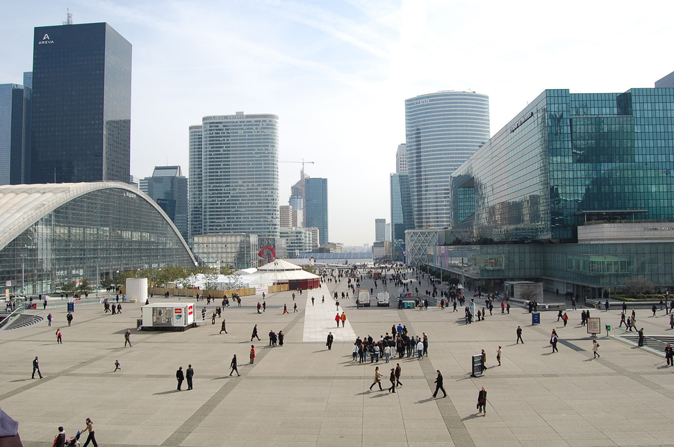 A La Défense nagytengelye délkelet felé nézve. Fotó: Benkő Melinda
