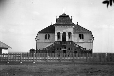 Révfülöp, a kikötői őrház. Leltári jelzet: MMKM TEMGY 2019.1.1. 1174, év: 1912 / Forrás: Fortepan 183519 / Magyar Műszaki és Közlekedési Múzeum / BAHART Archívum
