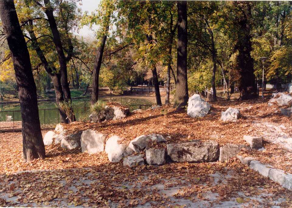 Helyreállítási munkák az Orczy-kertben, a Petri féle sziklakertnél, Fotó: Kiss József, 1995.
