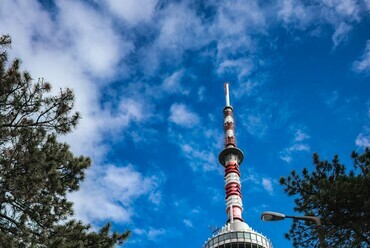 Külső fotó. A Misina-tető komplex fejlesztése, Pécs. AU.ROOM Építész Műhely Kft. 2023-24. Fotó: Kovács Zoltán.
