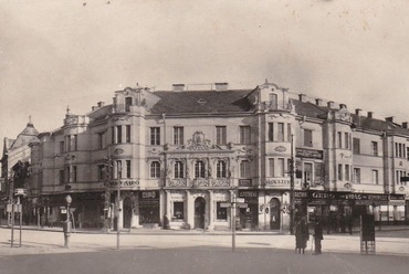 Nerfeld-palota, Szolnok, terv: Szende Andor, 1925 (vagy 29?), leégett: 1969, lebontották: 1982 - kép forrása: http://www.blogszolnok.hu/album_seta_a_netfeldpalota_elott
