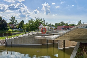 Siófoki nagyműtárgyak rekonstrukciója, üzemviteli épület és új köztér létesítése. Masterplan és építészeti tervezés: Térhálózat. Fotó: Viktorin Krisztián – Sugar and Salt
