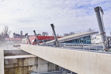 Siófoki nagyműtárgyak rekonstrukciója, üzemviteli épület és új köztér létesítése. Masterplan és építészeti tervezés: Térhálózat. Fotó: Viktorin Krisztián – Sugar and Salt
