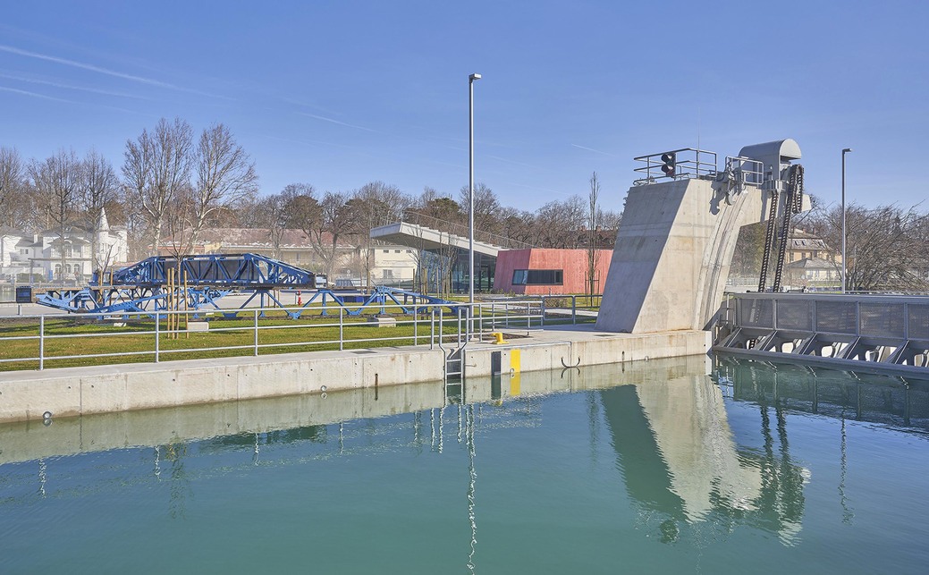 Siófoki nagyműtárgyak rekonstrukciója, üzemviteli épület és új köztér létesítése. Masterplan és építészeti tervezés: Térhálózat. Fotó: Viktorin Krisztián – Sugar and Salt
