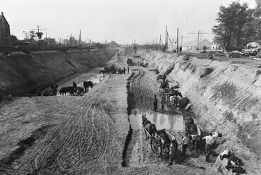 Kerepesi út. A metró és a gödöllői HÉV Hungária körúti, tervezett közös végállomásának építése, 1950. Forrás: Fortepan / UVATERV
