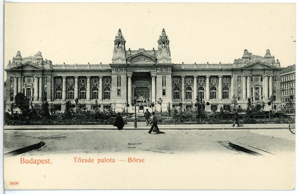 A Tőzsdepalota keleti homlokzata 1905-ben. Forrás: Építészfórum 
