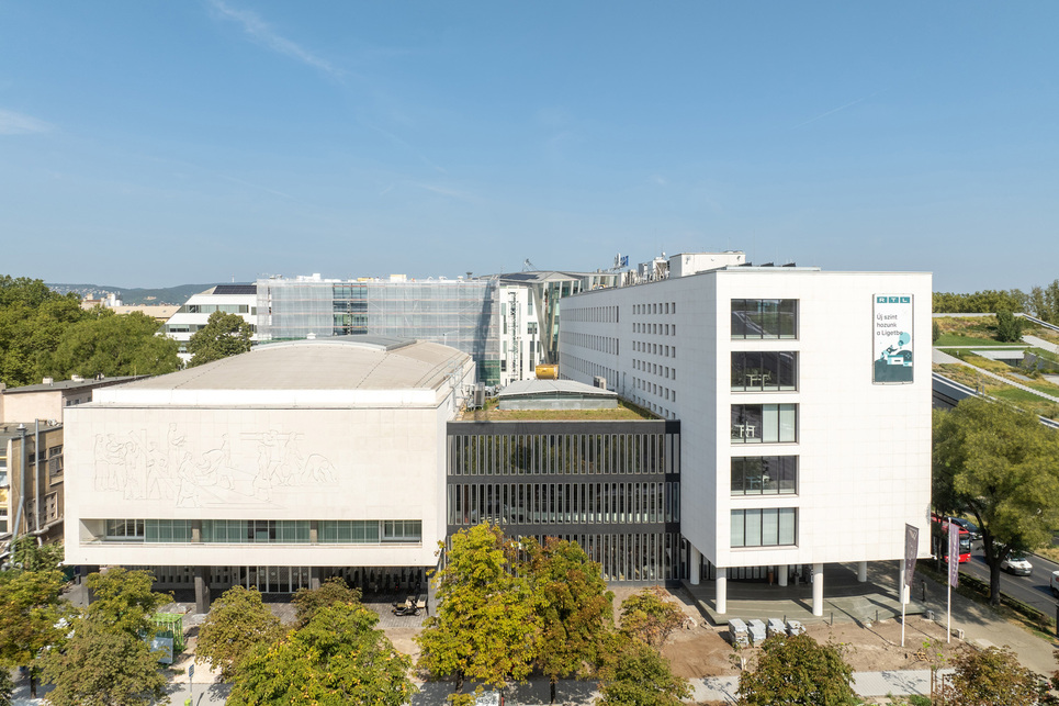 A Liget Center Auditórium megújult épülete. Építészet: TIBA Építész Stúdió. Fotó: Palkó György (Építészfórum archívum)
