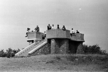 Balatonalmádi Öreg-hegy, Óvári kilátó / Óvári messzelátó, 1968. Forrás: Fortepan 263072 / Ránki Júlia
