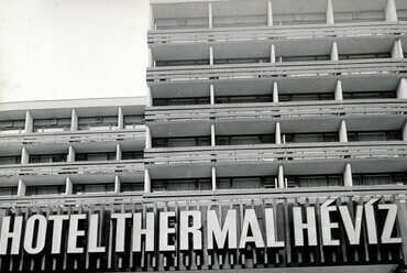 Hévíz, Danubius Szálloda és Gyógyfürdő Vállalat Hotel Thermál Hévíz, 1975. Forrás: Fortepan 230387 / Székely Iván
