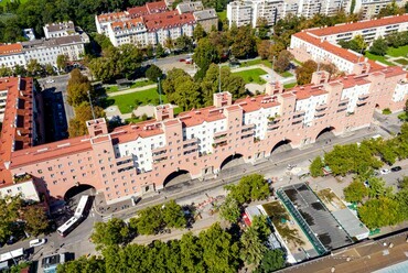 Karl-Marx-Hof, Bécs. 

Forrás: Wikimedia Commons
