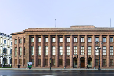 A KELETTERV székházának előképe, Peter Behrens híres szentpétervári német nagykövetségi épülete. Forrás: DmitriyGuryanov/Wikimedia Commons
