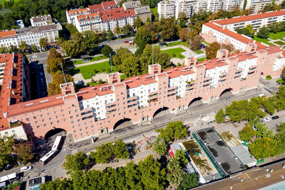 Karl-Marx-Hof, Bécs.
Forrás: Wikimedia Commons