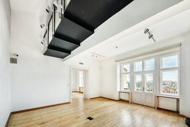 A remek panorámájú épület jelenleg a Vass László Gyűjteménynek ad otthont.
