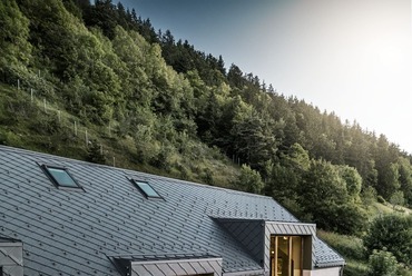  „La Grange à Gaby“ pajtaház, Engins, Franciaország. Tervező: Atelier Léger. Forrás: Prefa
