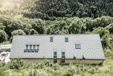  „La Grange à Gaby“ pajtaház, Engins, Franciaország. Tervező: Atelier Léger. Forrás: Prefa
