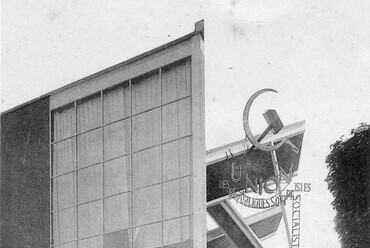 Melnyikov Szovjet pavilonja az 1925-ös párizsi világkiállításon
