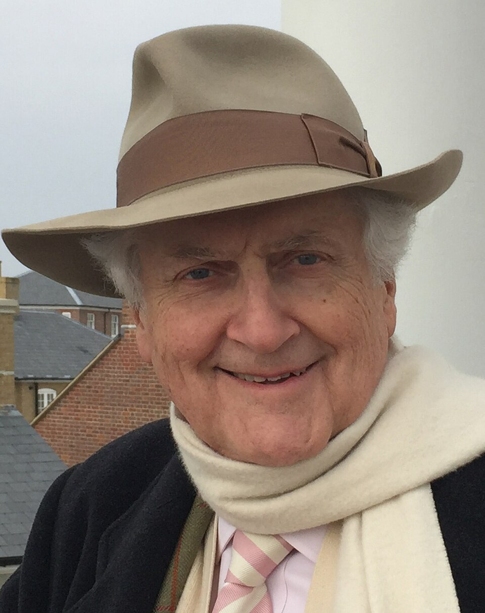 Léon Krier Poundburyben, 2016. Forrás: Wikimedia Commons | Rggv