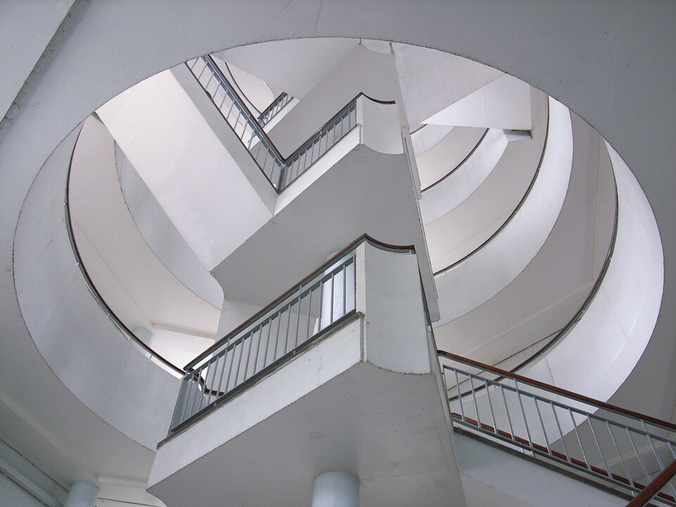 A Bevin Court épület (Lubetkin, Tecton) egyik spirális lépcsőháza, 1954, Finsbury, London // Wiki Commons