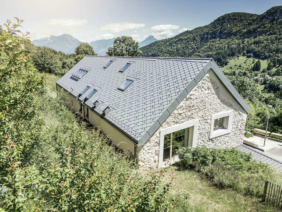  „La Grange à Gaby“ pajtaház, Engins, Franciaország. Tervező: Atelier Léger. Forrás: Prefa
