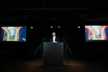 Patrick Macasaet prezentációja az EDGE Awards Topia/Virtual Insanity kategóriájában. Fotó: Hegyháti Réka
