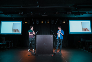 A Partizan Architecture építészei prezentálják pályaművüket az EDGE Awards Hold It kategóriájában. Fotó: Hegyháti Réka
