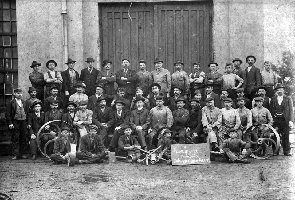 Szombathely, Mayer gépgyár. 1900. Forrás: Fortepan / GGAABBOO
