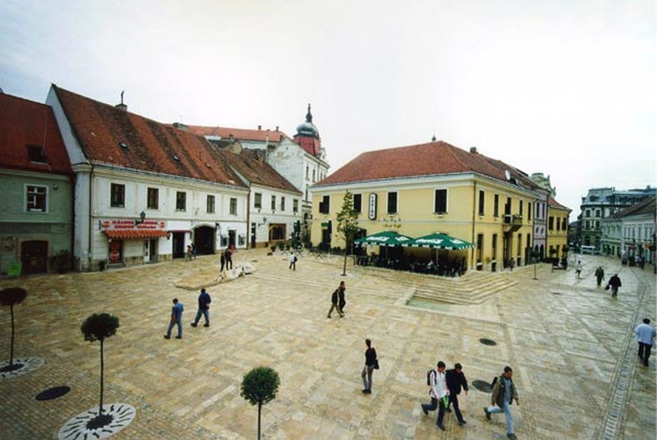 Jókai tér, Pécs - Ezredéves Emlékmű és térrekonstrukció