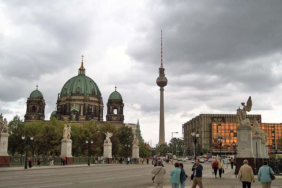 Berlin: Palast der Republik, bontás előtt; fotó: VM