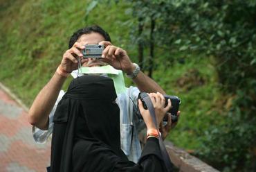 látogatók a kuala lumpuri madárparkban