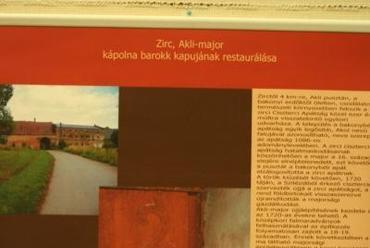 Zircen az Akli-major kápolna barokk kapujának restaurálása