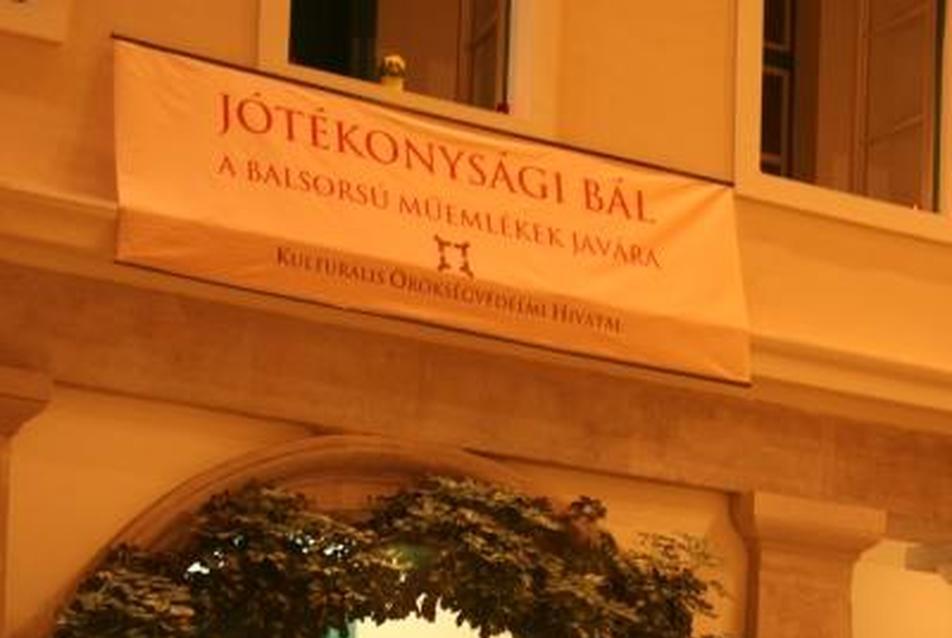 Állt a Bál a balsorsú műemlékek javára