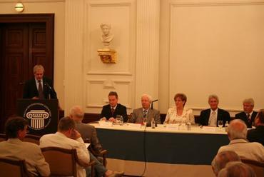 balról Marosi Miklós (levezető elnök), Eltér István, Aczél Péter, Dr. Lamperth Mónika, Fegyverneky Sándor, Tolnay Tibor