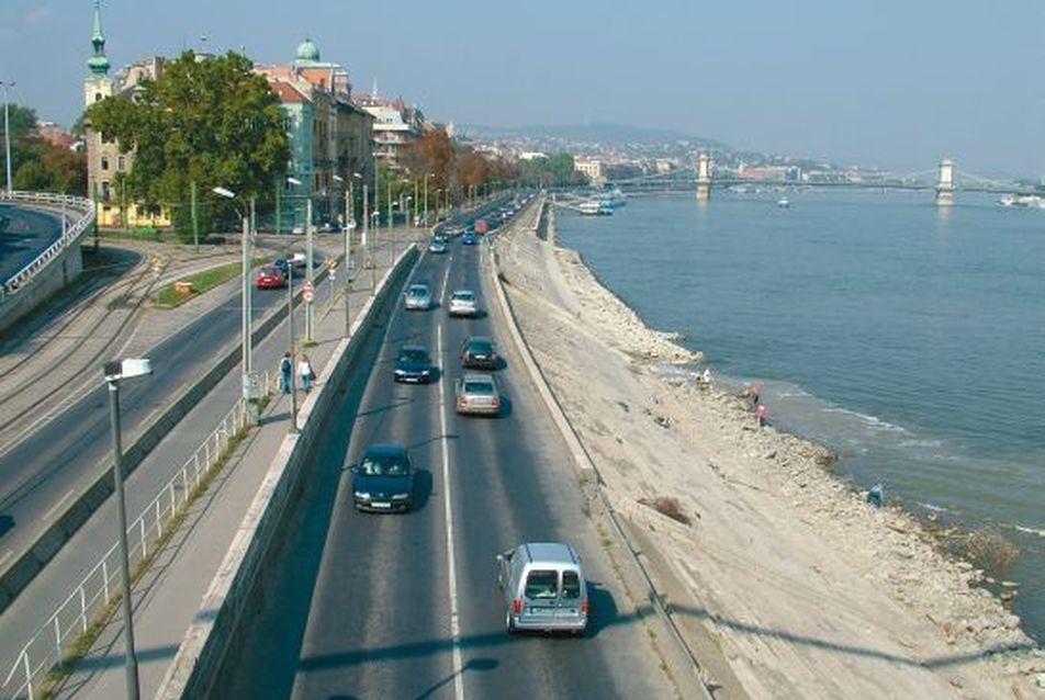 A Várkert rakpart az Erzsébet hídról <em>fotó: Varga-Ötvös Béla</em>