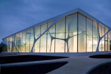 Leonardo Glass Cube