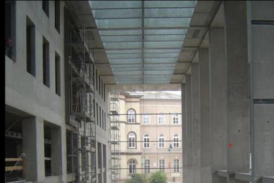 Antal Csaba - Csizmadia Gergely - Pintér Viktor (DNS csoport): Beton-szőnyeg