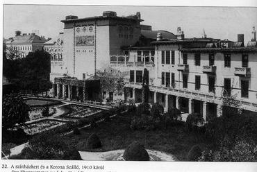 A színházkert és a Korona Szálló 1920 körül