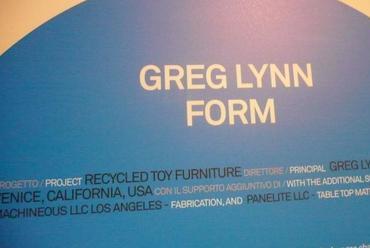 Greg Lynn Form: Bútorok újrahasznosított játékokból