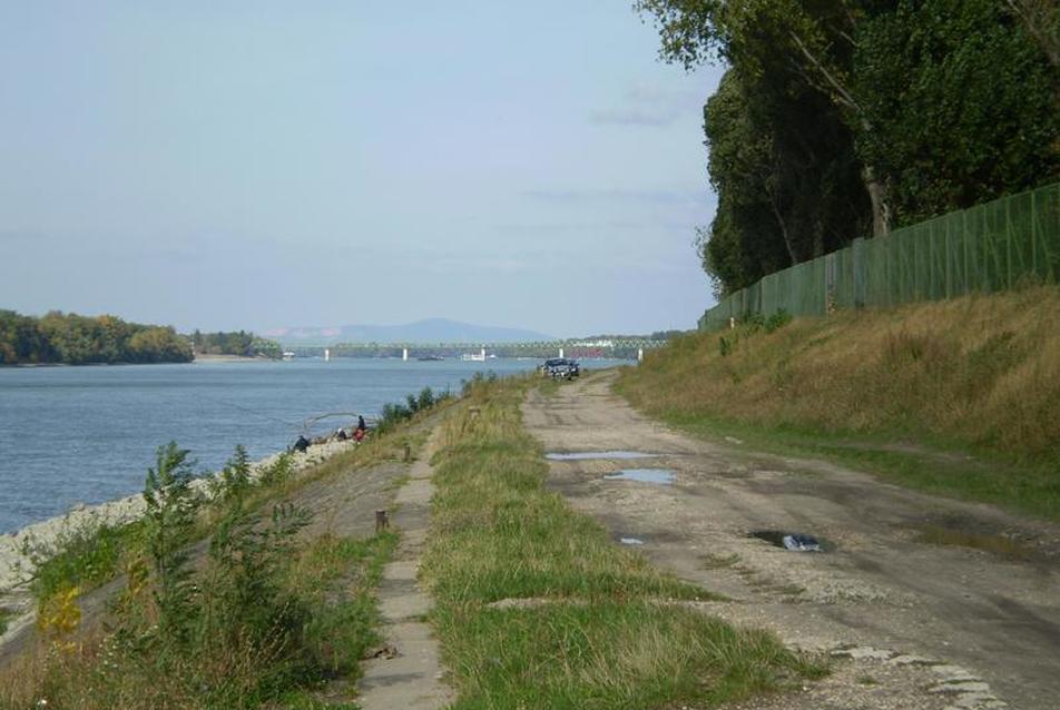 Forgalommentes Dunapart a Dagály strand előtt, szerző: Gábor Péter