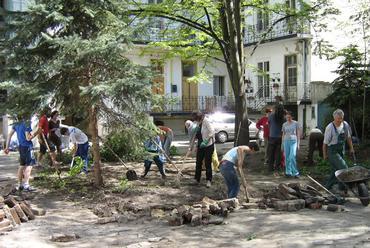 Életre kel a Lövőház utcai kert (2007.)