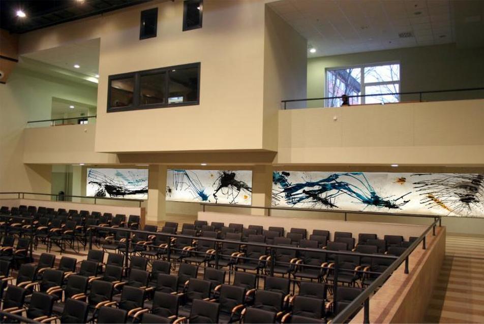 Beltéri falfelület megformálása a Nyíregyházi Főiskola tanszéki épület beruházásához kapcsolódva
