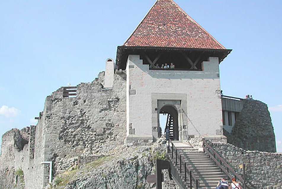 Uralkodói központok építészete a középkori és kora-újkori Magyarországon
