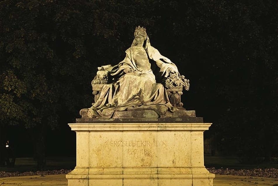 6. kép - Erzsébet királyné szobra