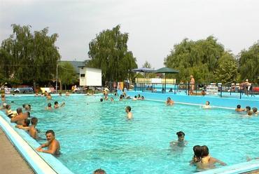 Tóalmási Szent András Gyógyvizes Strand és Kemping